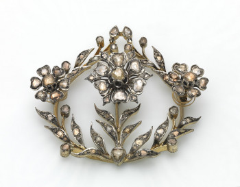 S75/185 - Onderdeel van een bloembroche, Part of a flower brooch