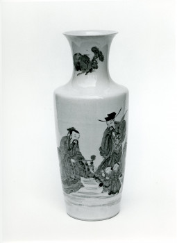 S75/110 - Vaas met sokkel, Vase with plinth