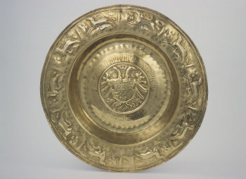 S75/118 - Plate bearing the coat of arms of Charles V, Schotel met het wapen van Karel V