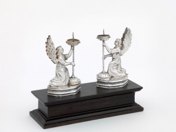 S75/91 - Paar engelkandelaars, Paar Engelkerzenleuchter, Pair of angel candlesticks, Paire de candélabres angelots