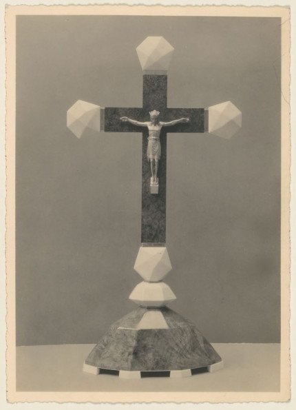 Foto van een kruisbeeld, door dom Daniel Duesberg